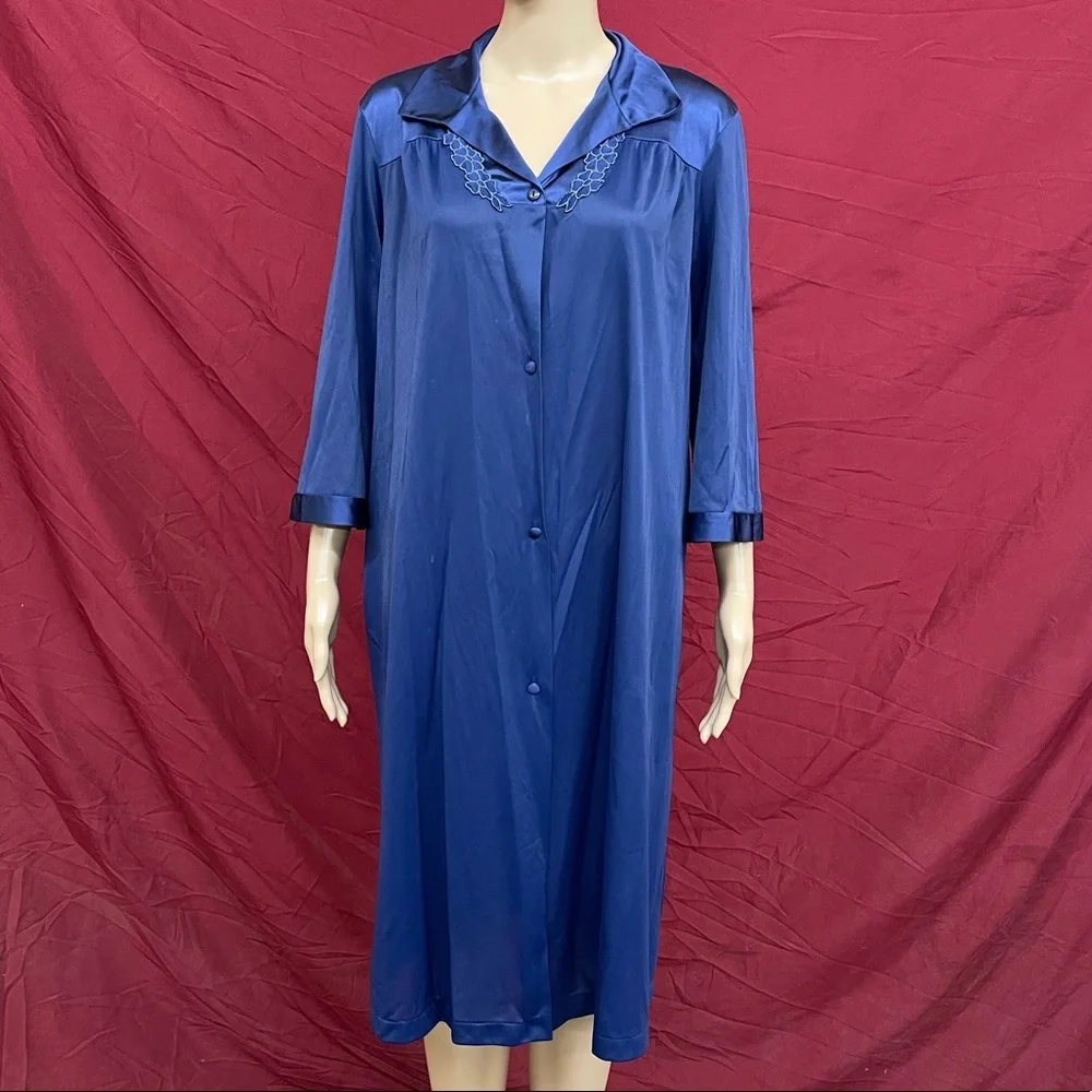 Vintage 1970’s Vanity Fair Navy applique house coat robe with pocket size medium